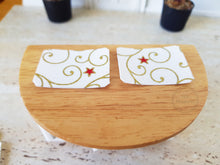 Load image into Gallery viewer, Set of 4 Cream and Gold Swirl Placemats