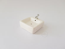 Load image into Gallery viewer, White Ceramic Square Basin