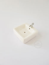 Load image into Gallery viewer, White Ceramic Square Basin