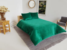 Load image into Gallery viewer, Green Velvet 3 Piece Bed Cover Set