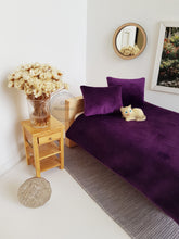 Load image into Gallery viewer, Purple Velvet 3 Piece Bed Cover Set