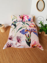 Load image into Gallery viewer, Pink and Green Floral Double Bed Comforter and Pillow Set