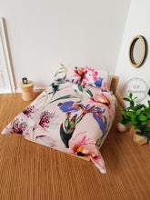 Load image into Gallery viewer, Pink and Green Floral Double Bed Comforter and Pillow Set