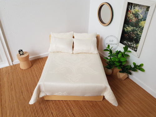 5 Piece Cream Bedding Set